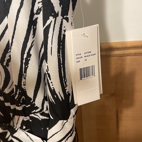 Julia Jordan Palm Print Jumpsuit - Picture 5 of 9